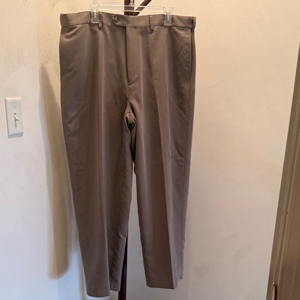 Croft & Barrow Men's Beige Khakis